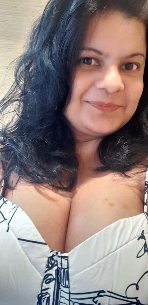 Big Tits Indian Chubby Sexy Wife Nude Pics