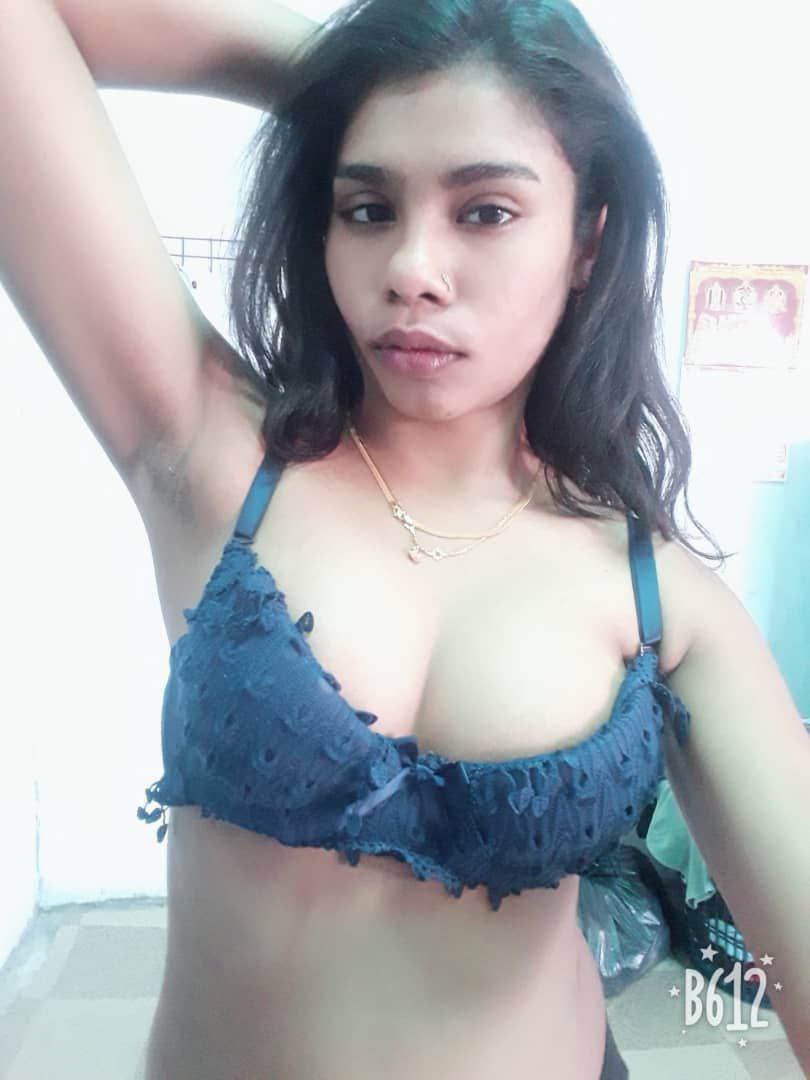 Tamil Babe Shares Nudes