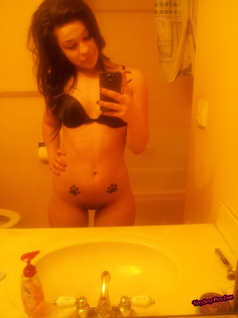 Leaked Homemade Snapchat Selfies of Young Hot Naked Amateurs