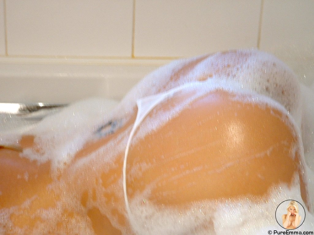 Sexy bath time