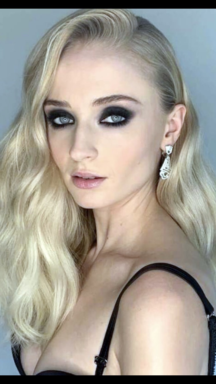 Sophie Turner nudes and pics