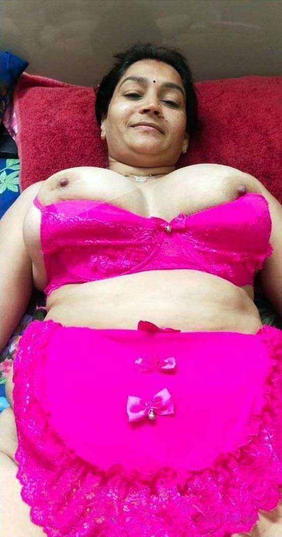 North Indian Mature Sexy Bhabhi Nude Pics