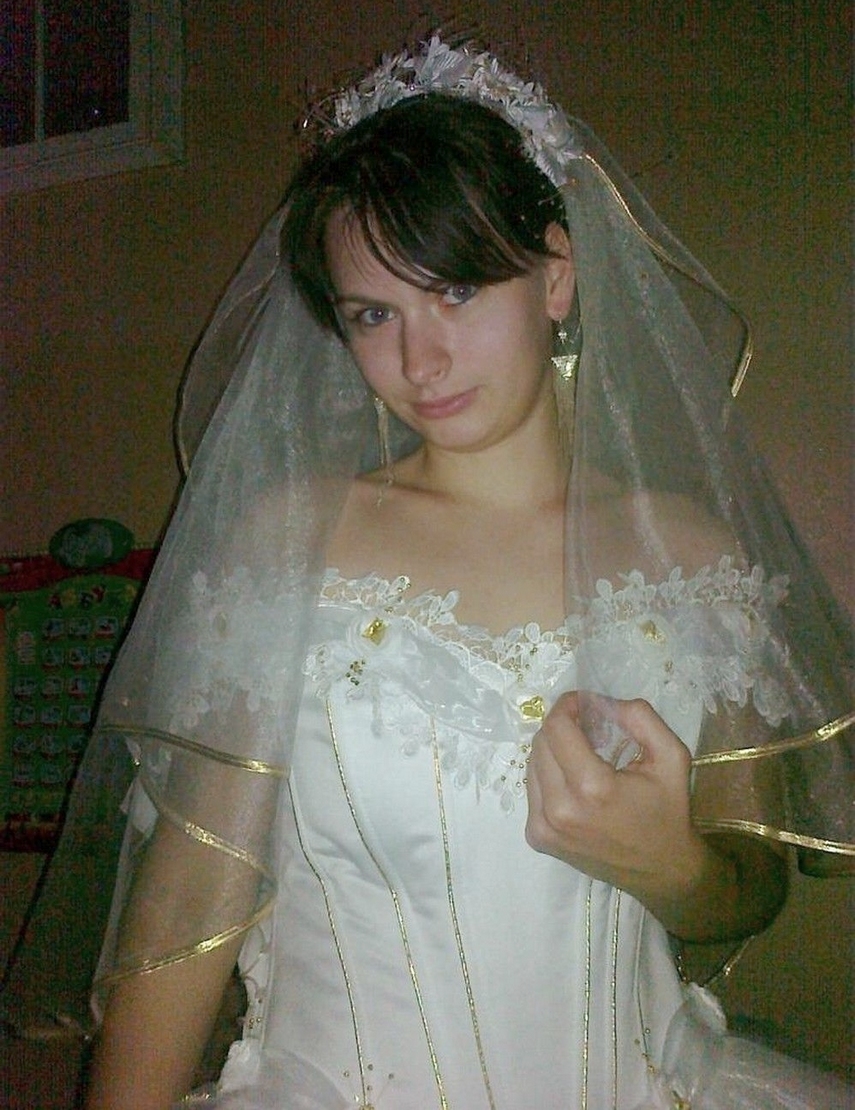 Amateur slutty bride exposed