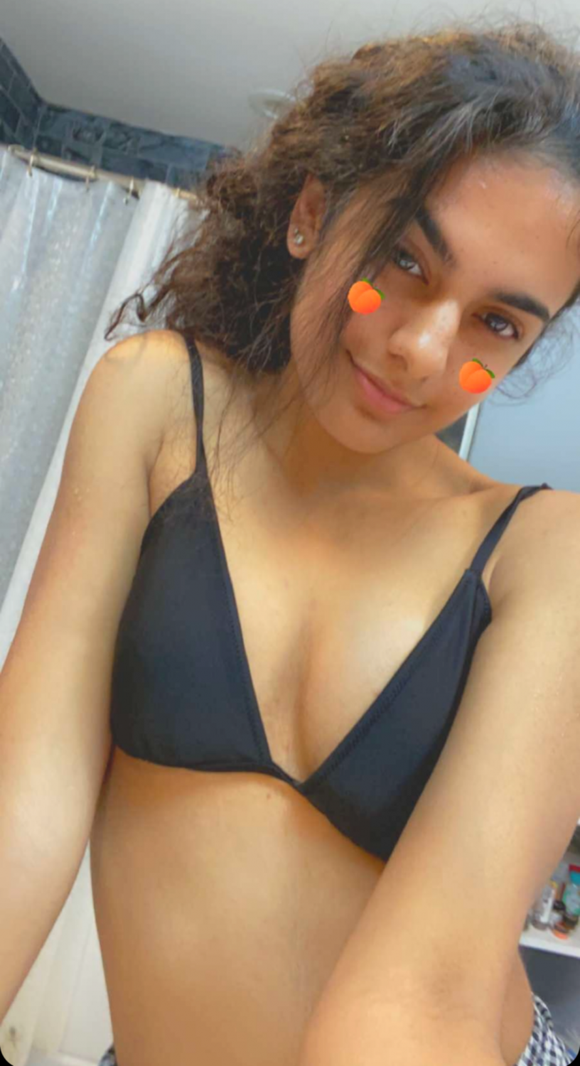 NRI indian girl nude selfie leaked from her snapchat