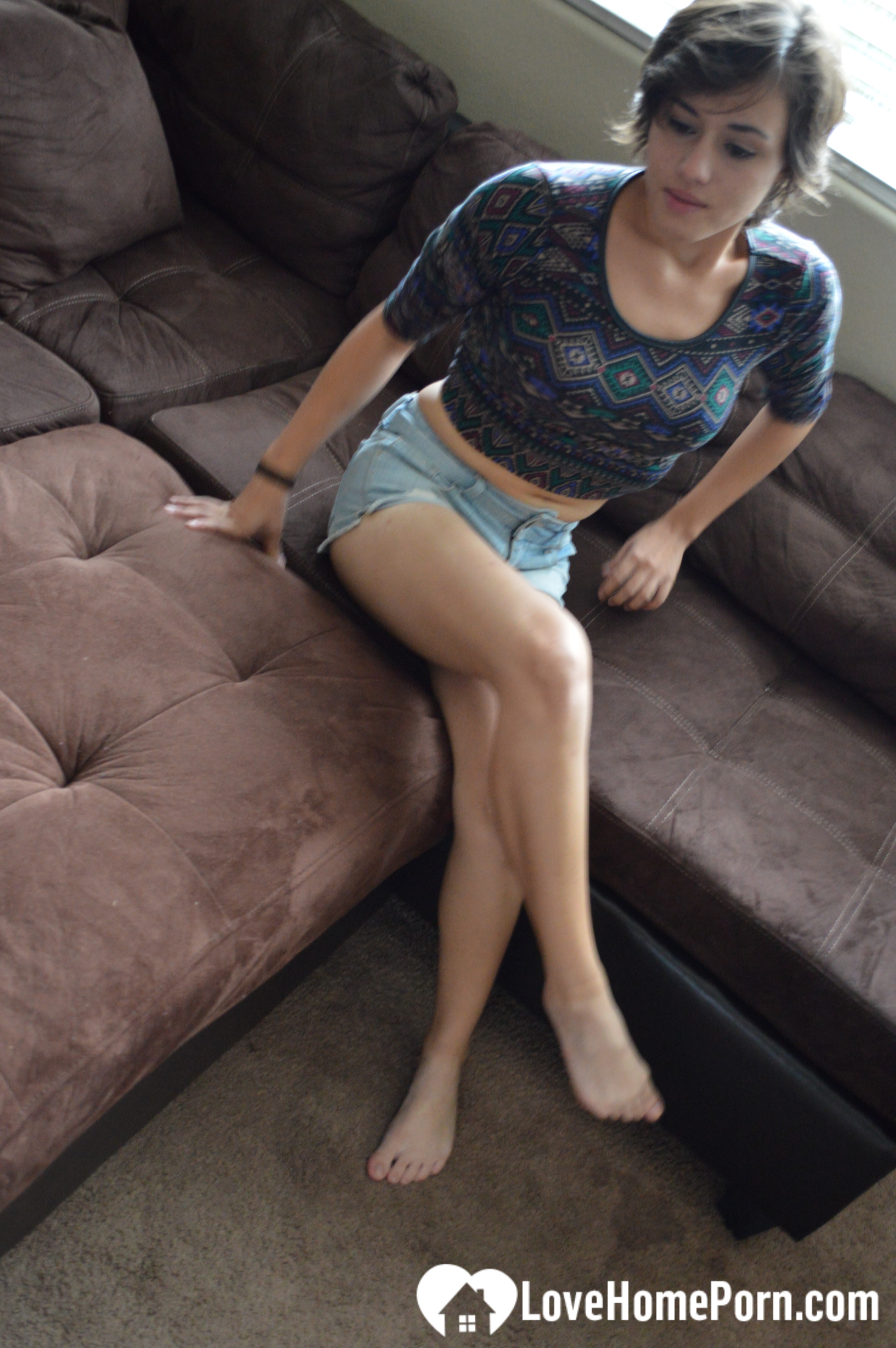 Pretty brunette satisfies herself on the couch