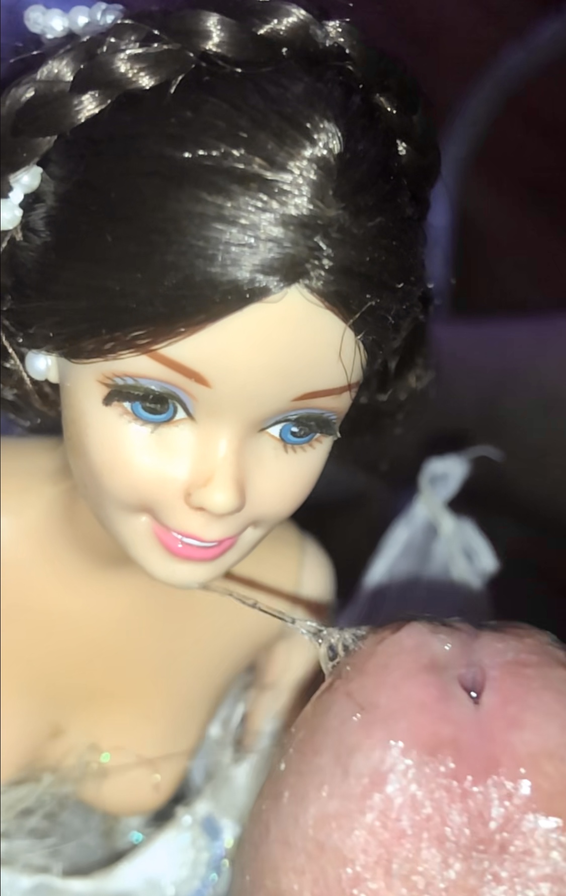 Smelly secondhand Barbie gets facial cumshot