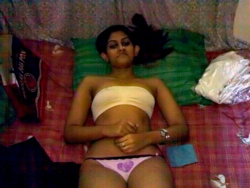 Indian Beautiful Slim Hot Boobs Wife Pics