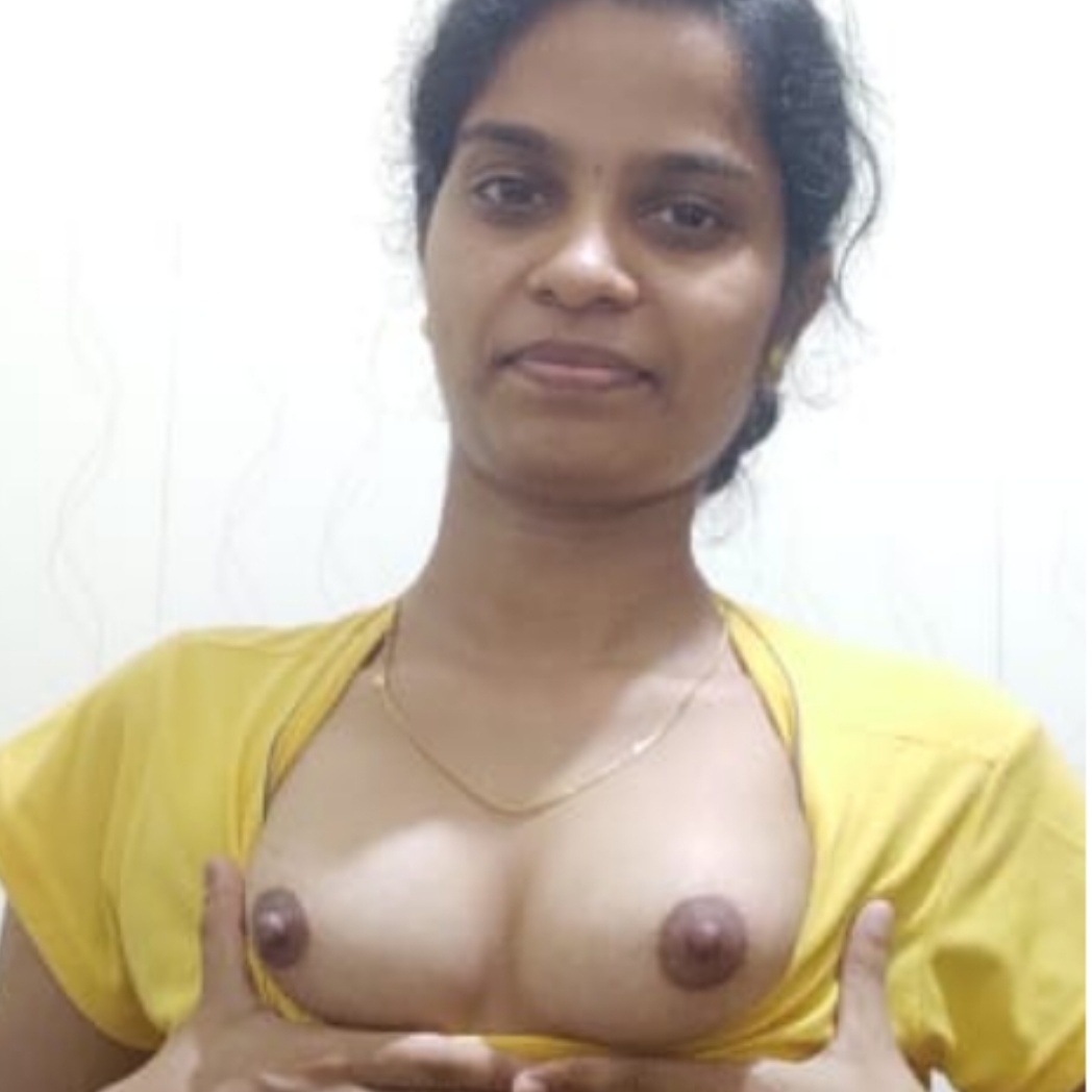 Sexy naked Indian girlfriend exposed herself