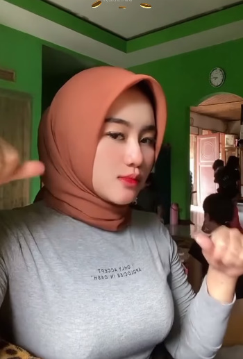 Hot Hot Hot Girl 1