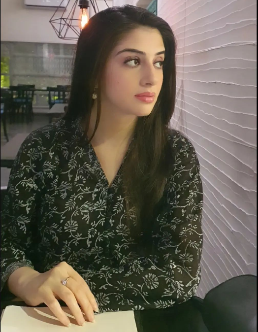 Maid in Pakistan - Beautiful Desi Girl