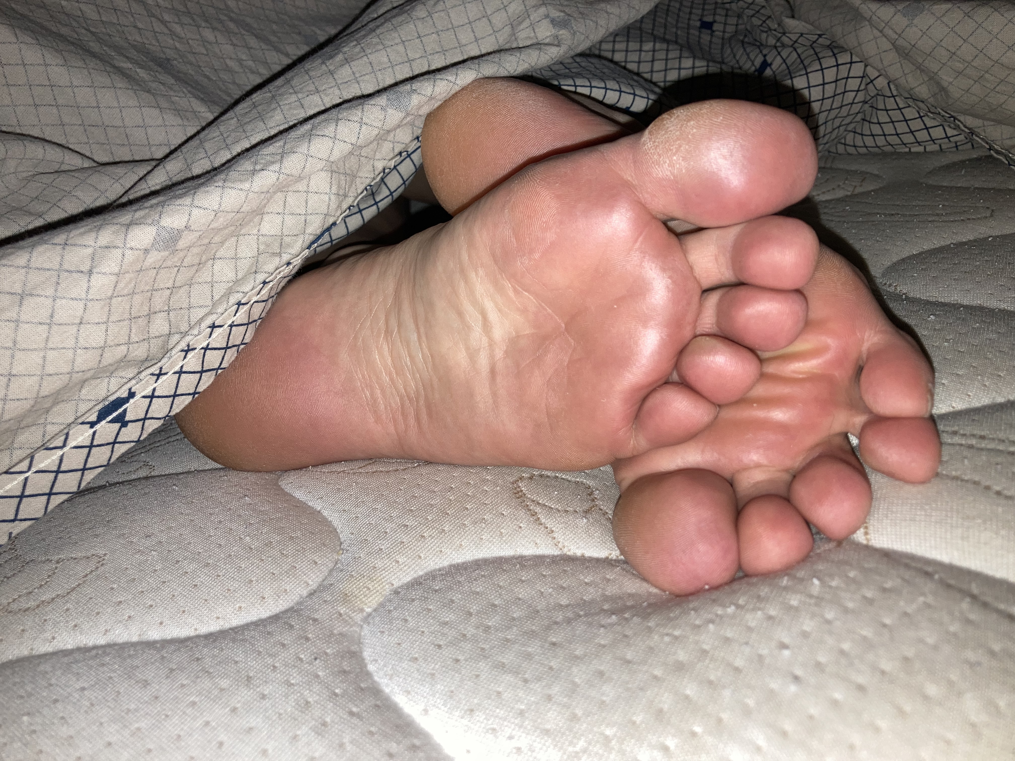 Mature milf Amateur Wife smelly wrinkled feet soles archive