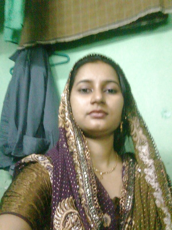 Desi Married Wife in saree pics