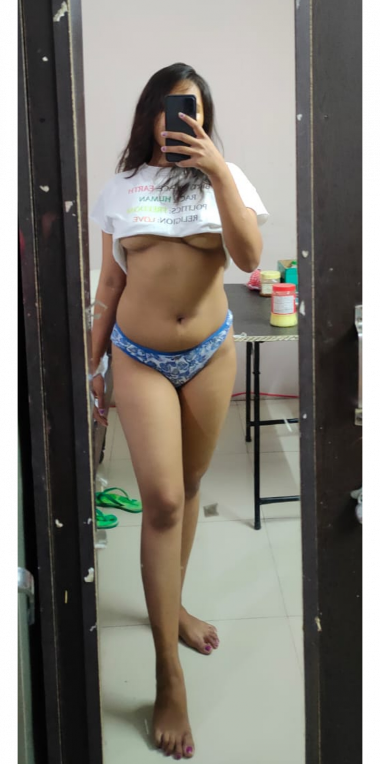 Hot Indian teen nude selfie pic