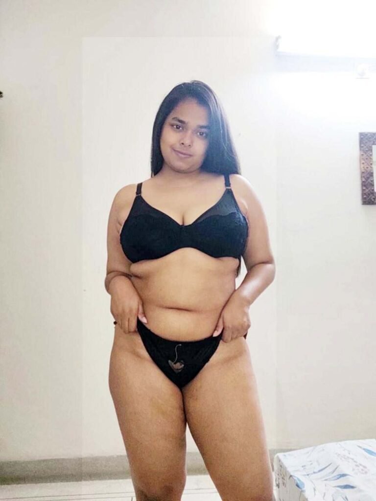Indian cute girl pussy show