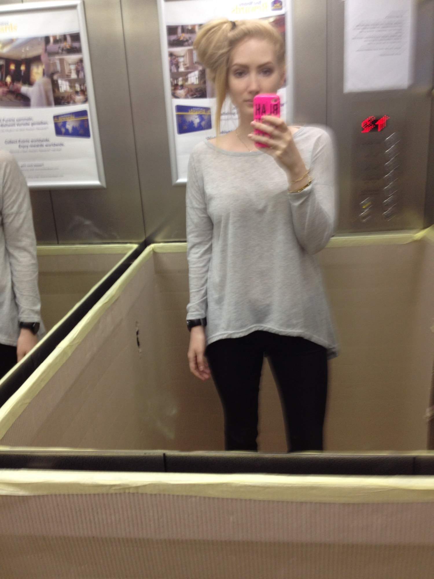 Selfie Swedish Blonde Loves Converse