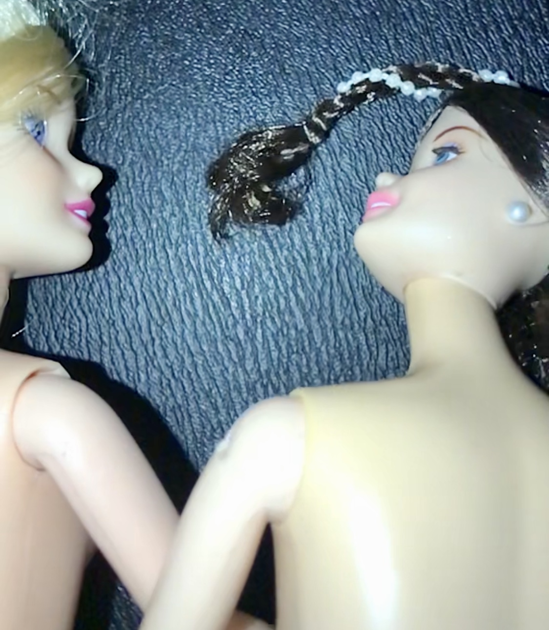 Smelly secondhand store Barbie threesome