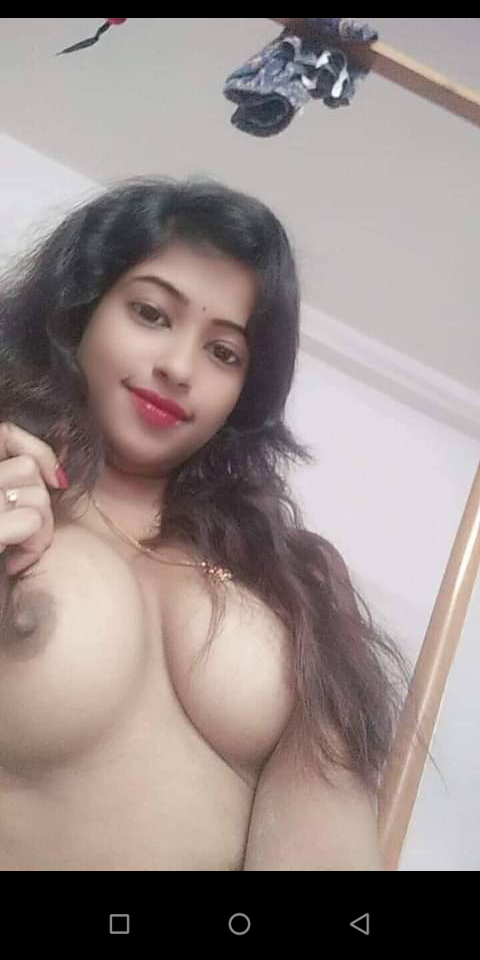 Desi babe shares her nudes