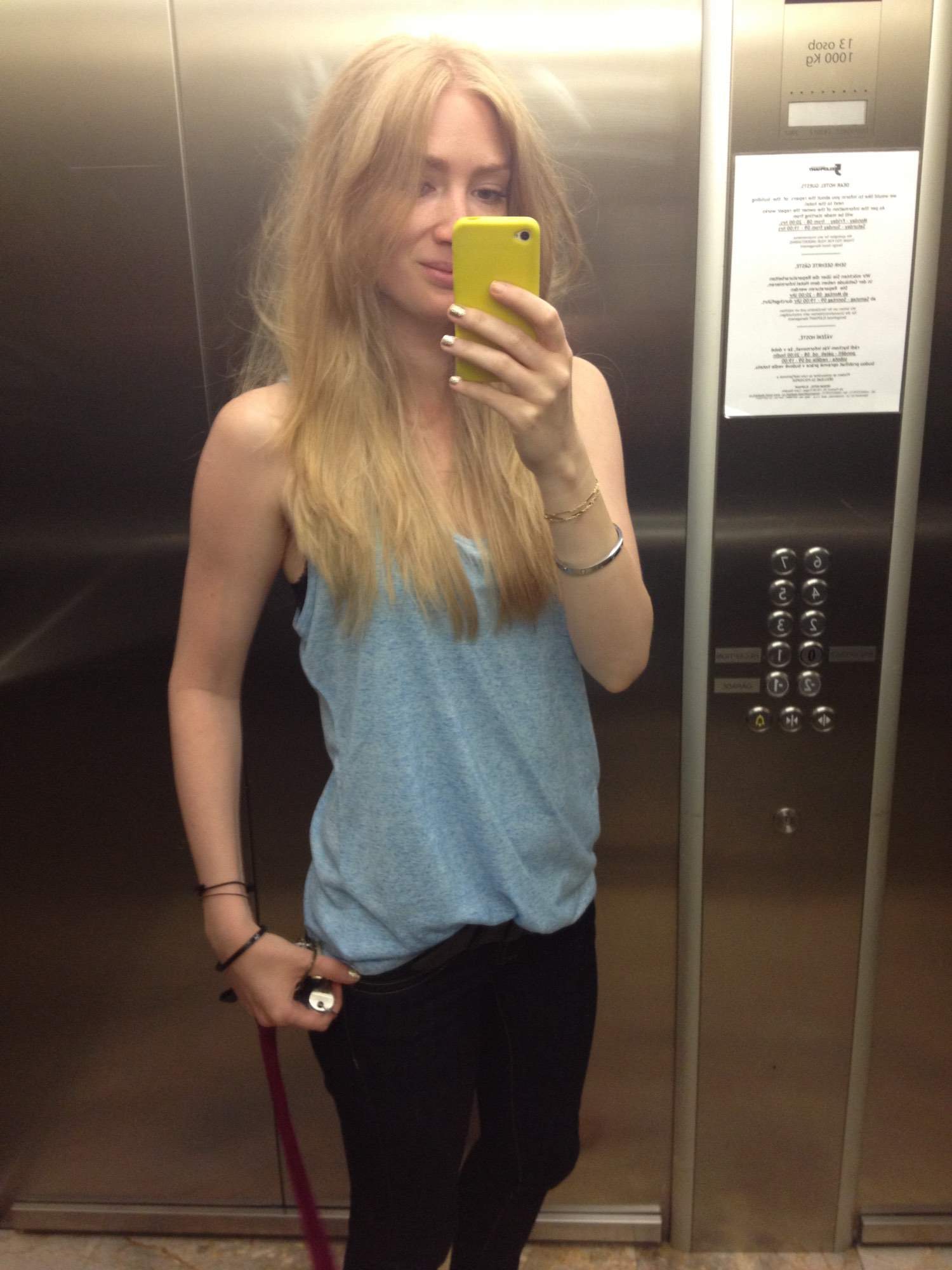 Selfie Swedish Blonde Loves Converse