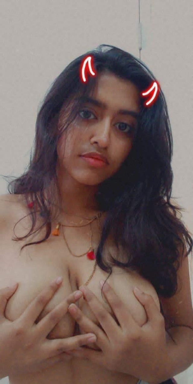 Big boob Indian girl Sanjana's nude selfies leaked in 2023