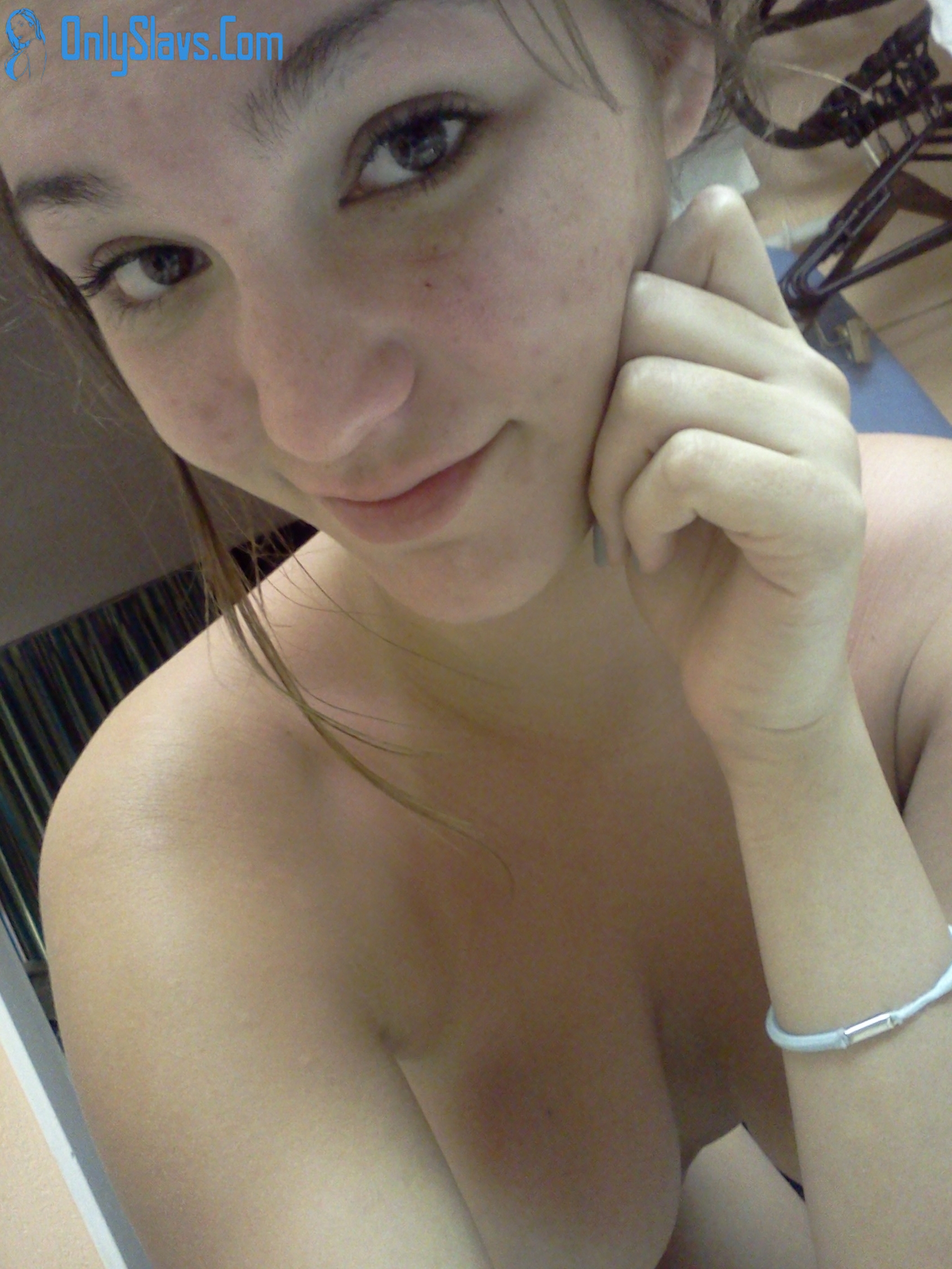 Leaked busty Slavic teen snapchat selfies