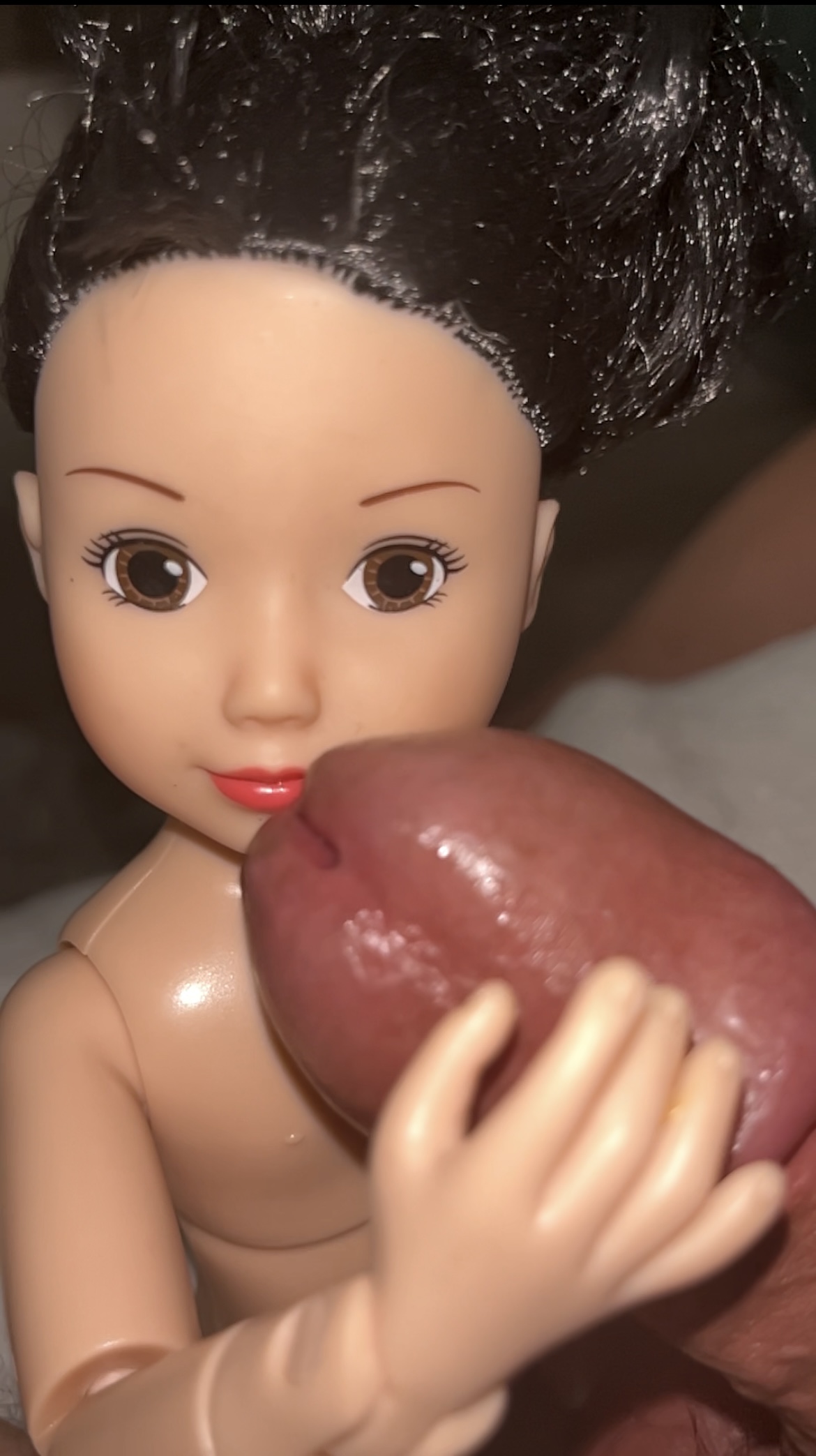 Disney’s Snow White doll playing sex and cumshot facial