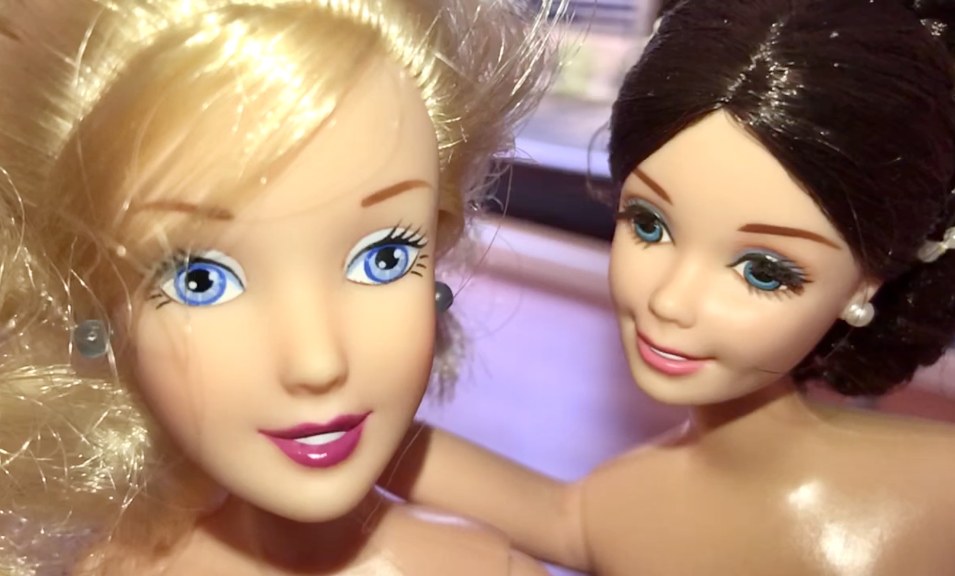 Smelly secondhand store Barbie threesome