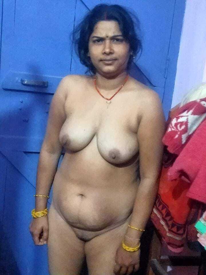 Indian bhabhi showing nacked sex