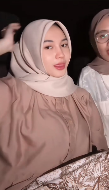 Hot Hot Hot Girl 1