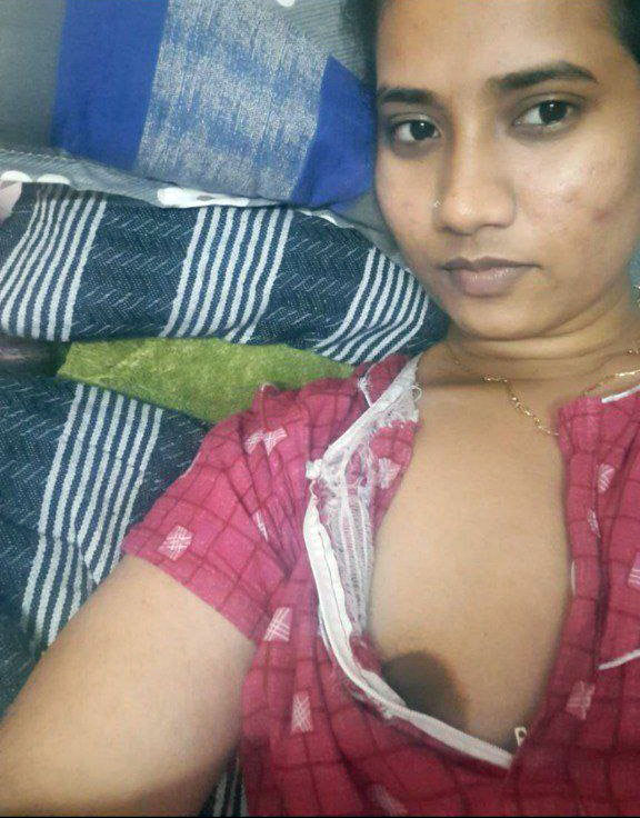 Indian Tamil Girl’s Big Boobs and Pussy Selfies