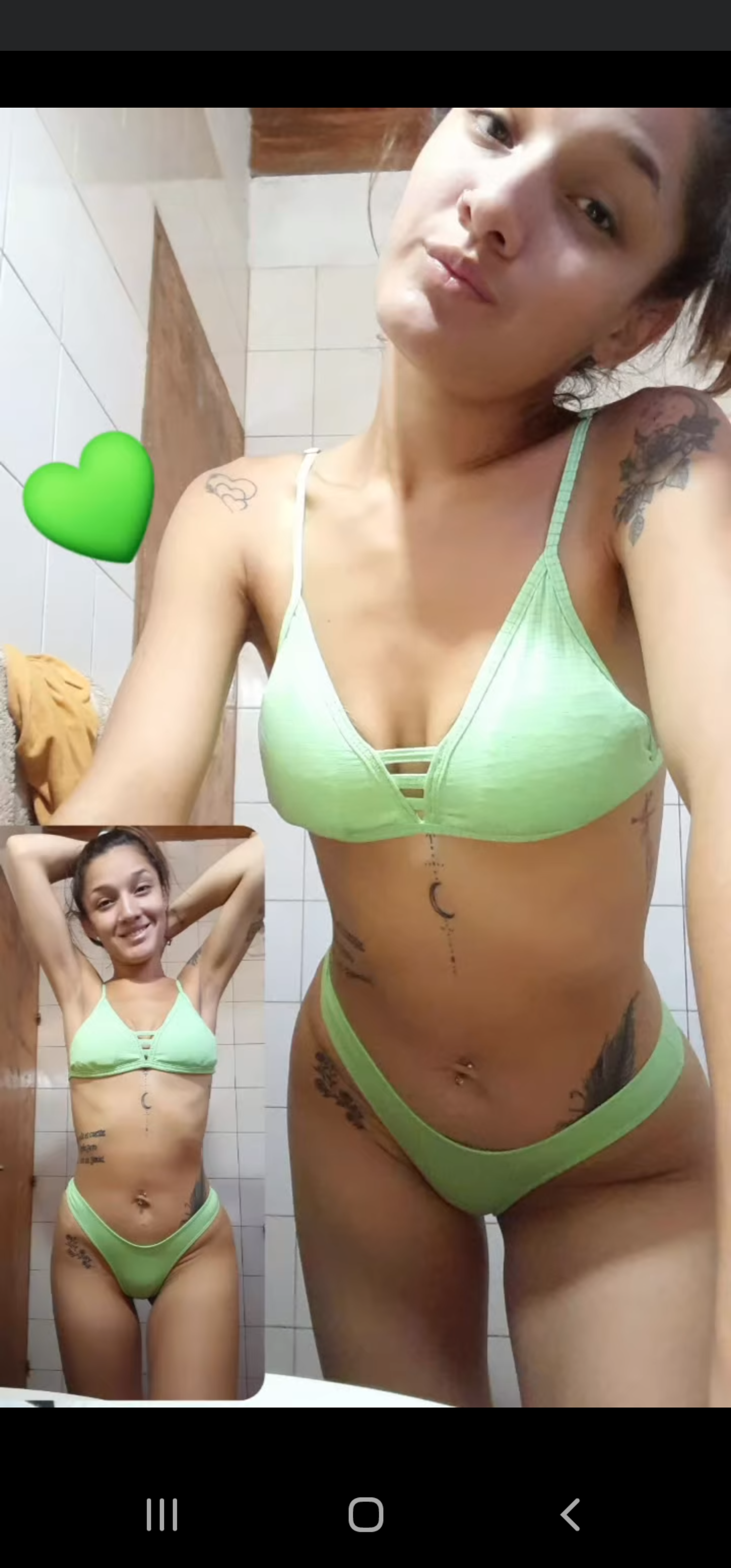 Putita en bikini verde