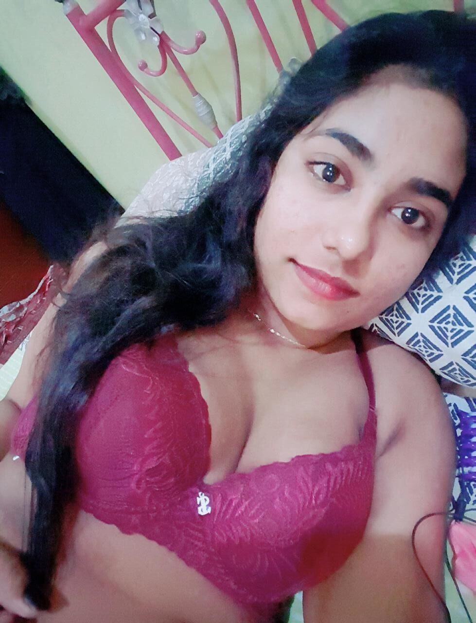 Beautiful Desi Horny Teen Girl Nude Selfie Pics