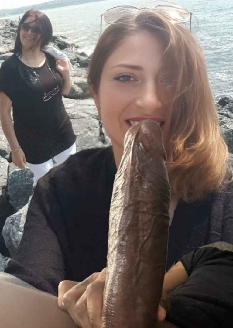 WEB-FAMOUS SLUT GULAY AND WEB-FAMOUS SLUT MICHAELA RAFET
