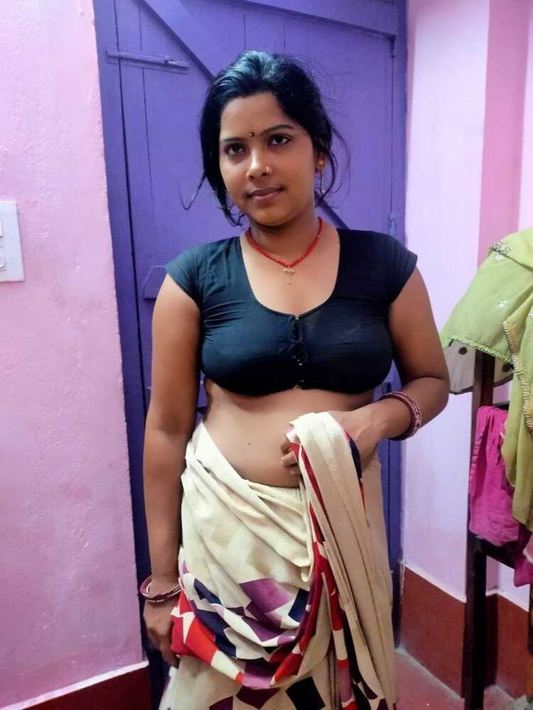 Indian bhabhi showing nacked sex