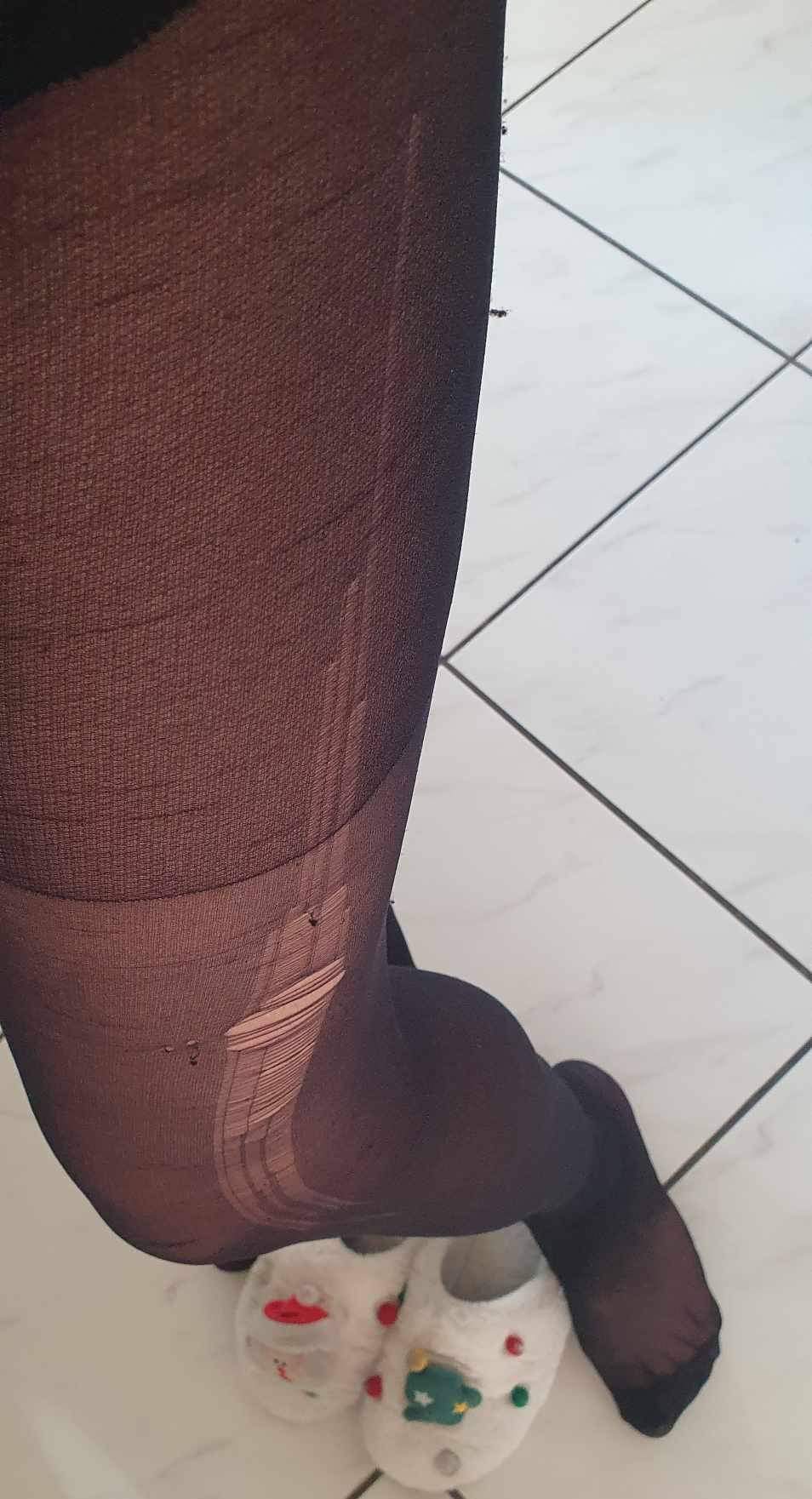 PIEDS EN COLLANT
