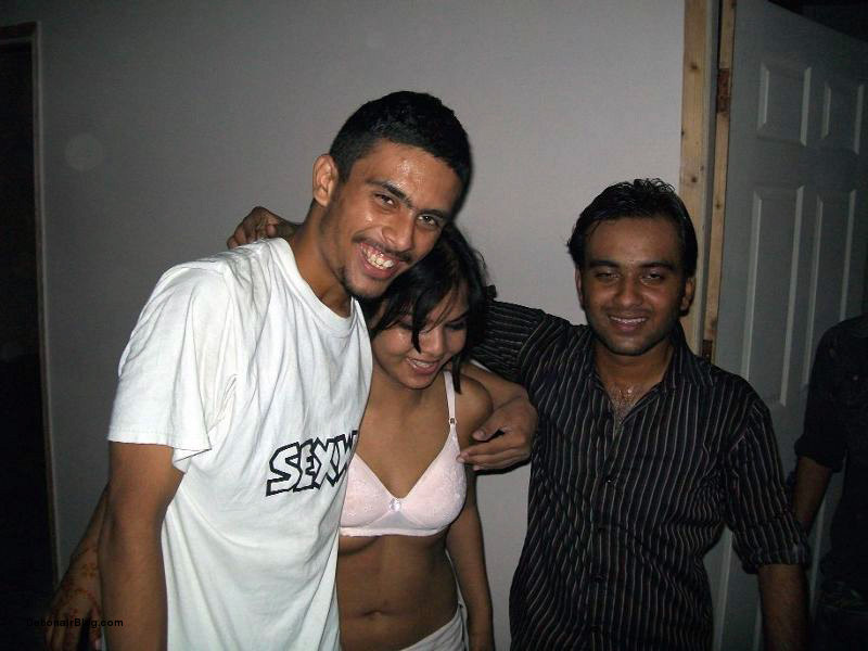 Indian sex party with two college boys and girls