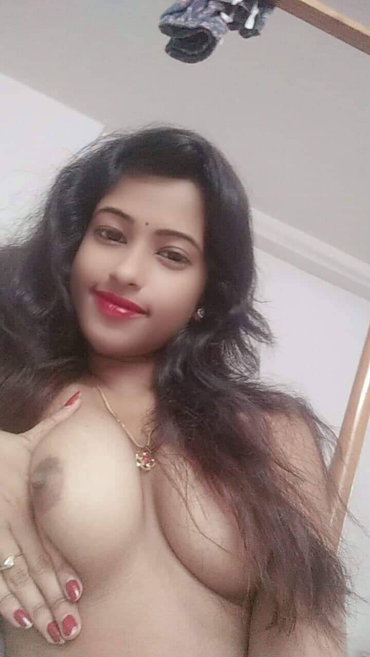 Desi babe shares her nudes