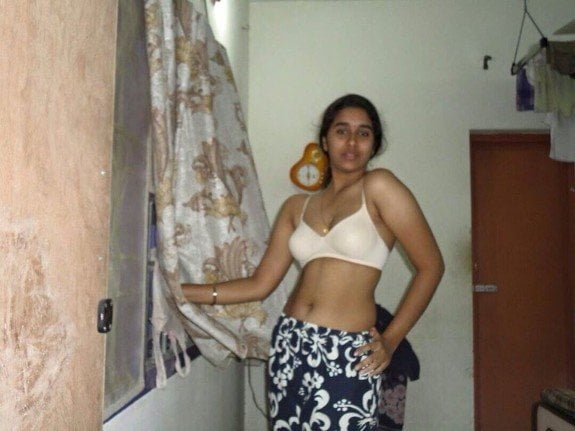 Lovely young desi girl nude