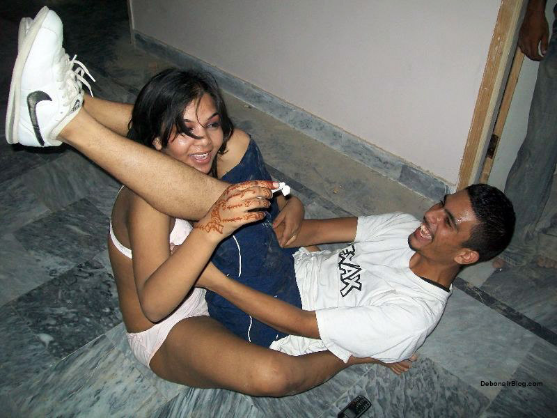 Indian sex party with two college boys and girls