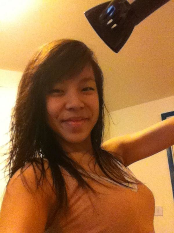 Singapore Claudia Takes Selfies