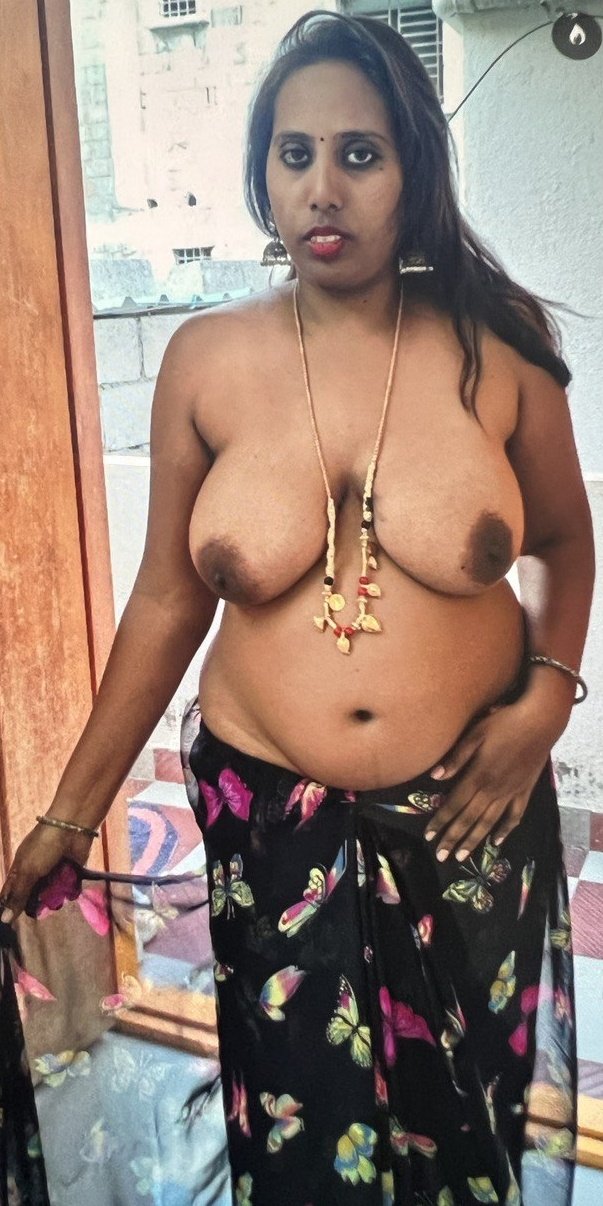 Sexy mallu women showing nude boobs