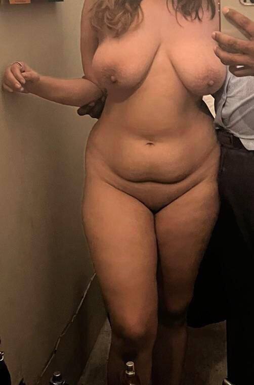 Teen showing nude in bedroom