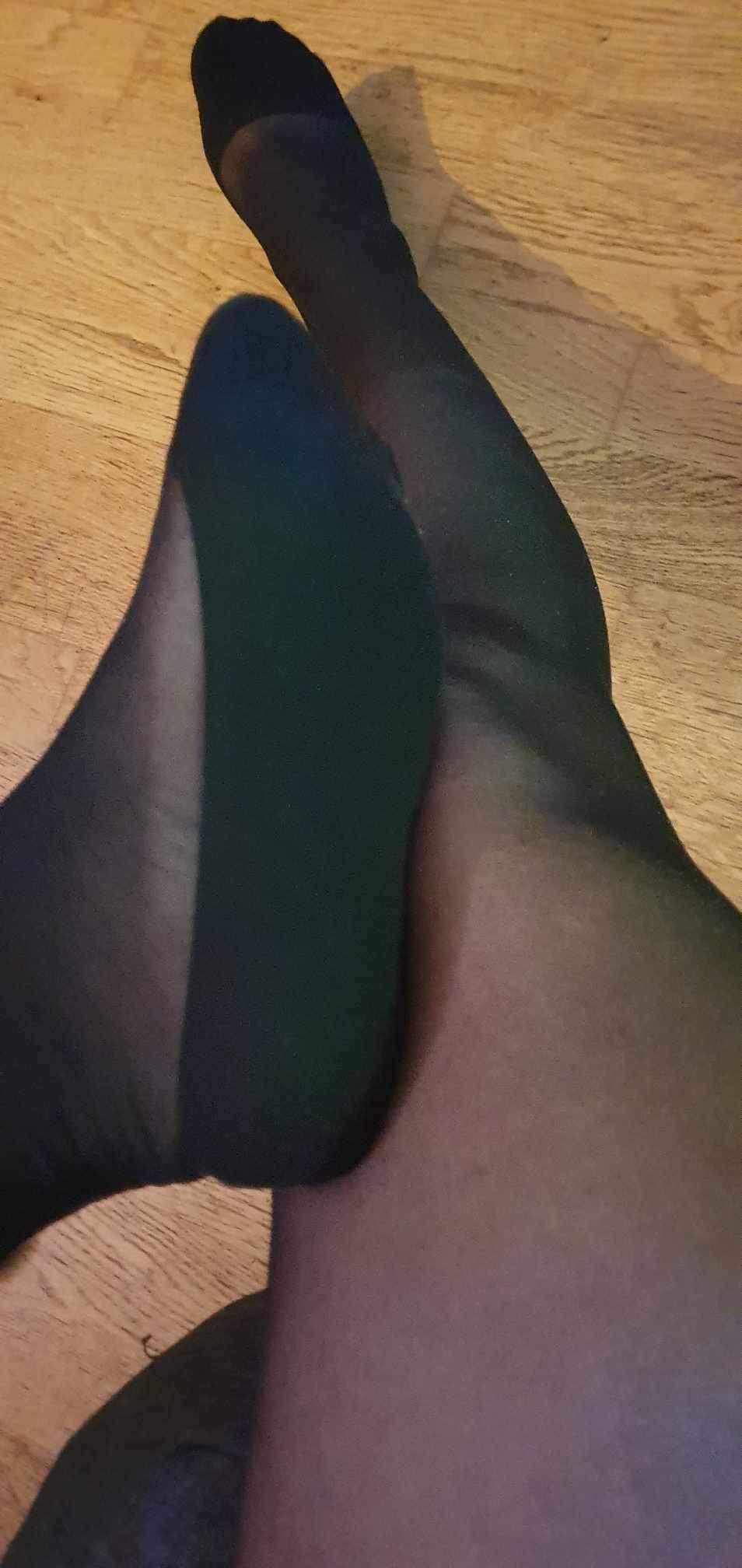 PIEDS EN COLLANT