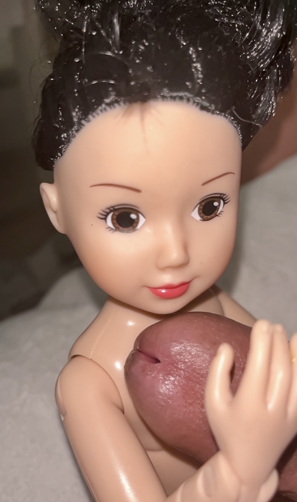 Disney’s Snow White doll playing sex and cumshot facial