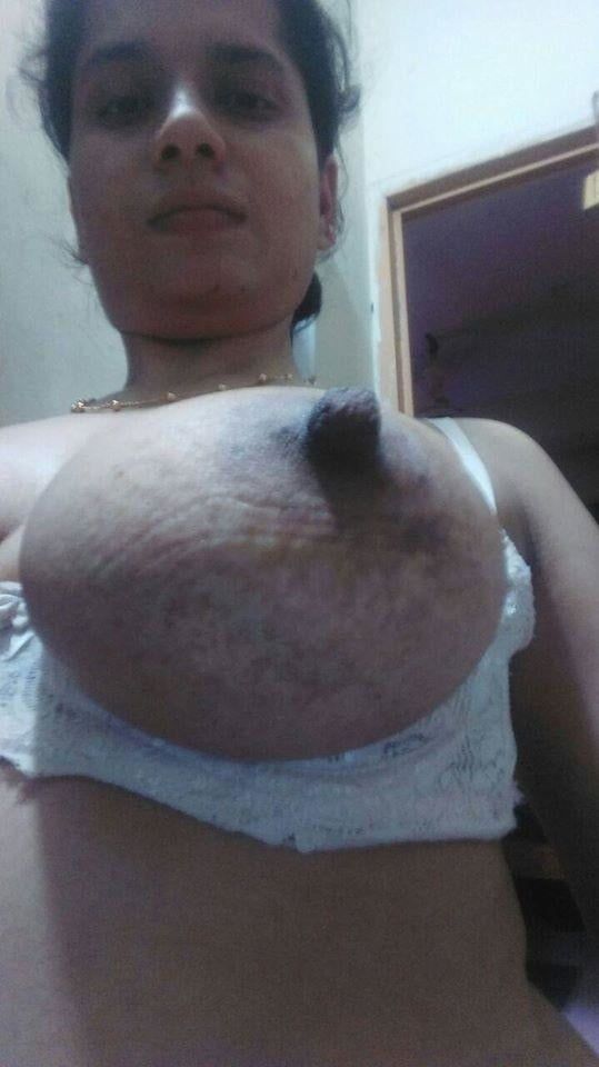 Muslim aunty nice boobs showing