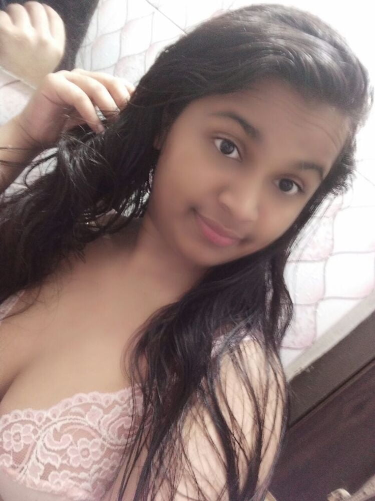 desi north indian teen boob show bra