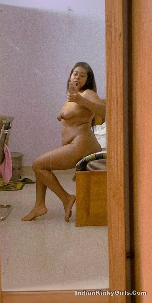 Nude chubby girl