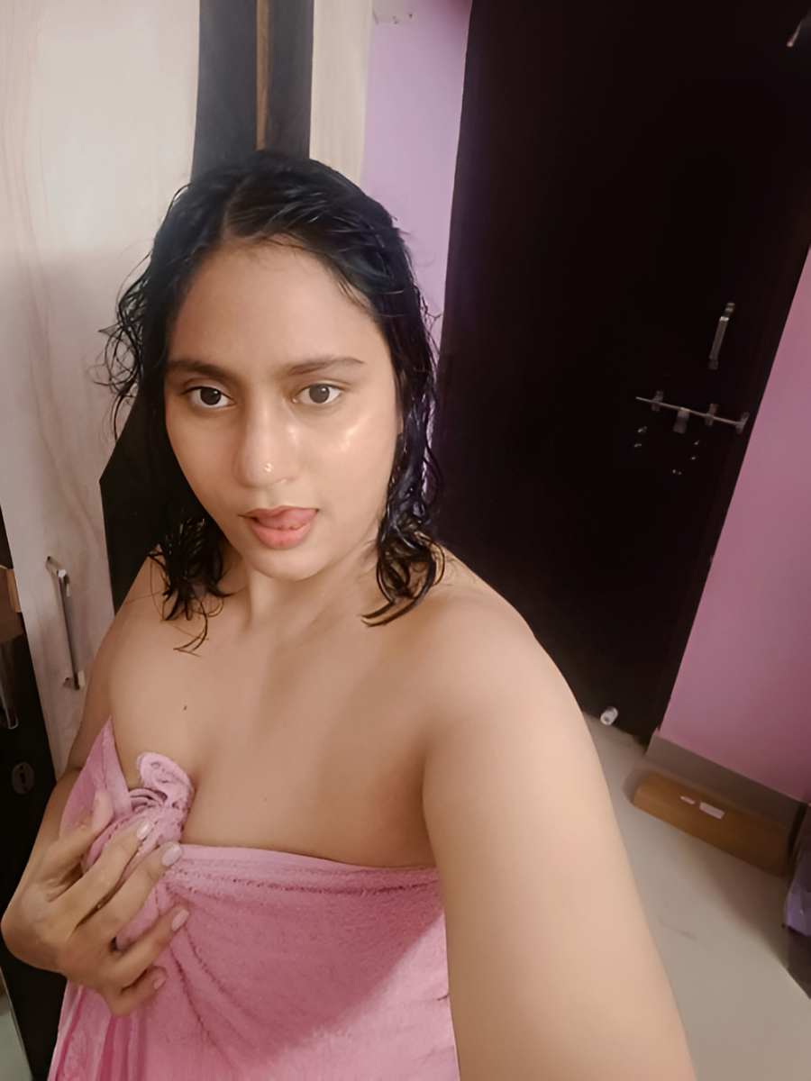 Indian beautiful aunty leaked pic