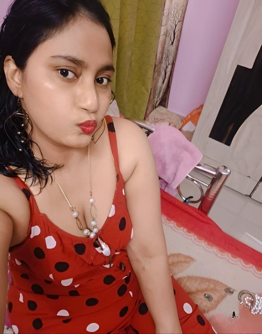 Indian beautiful aunty leaked pic