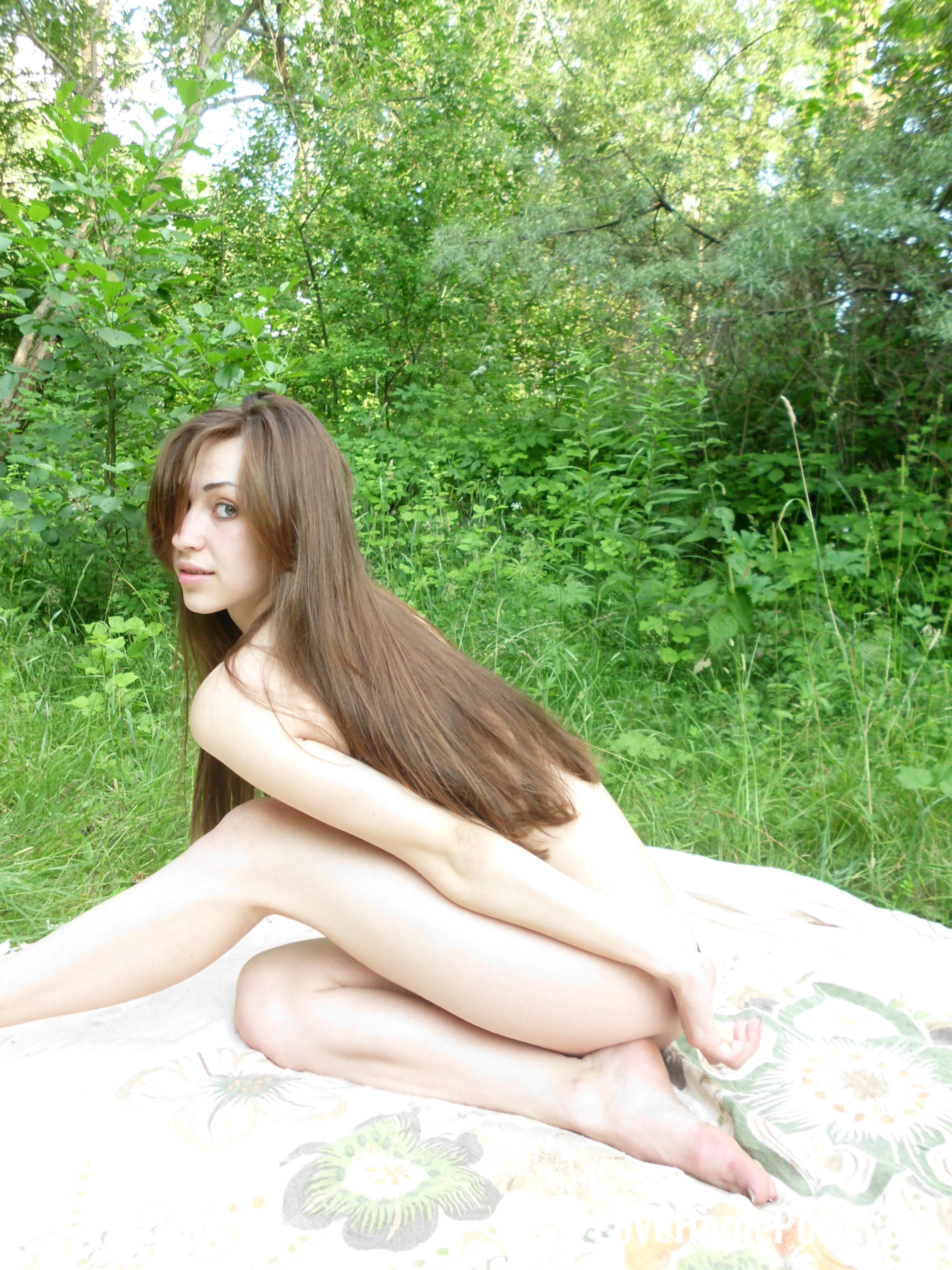 Beauty with long legs on a picnic