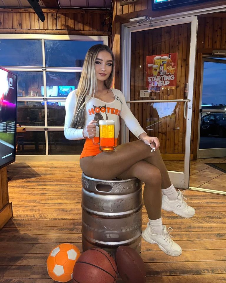 hooter girls